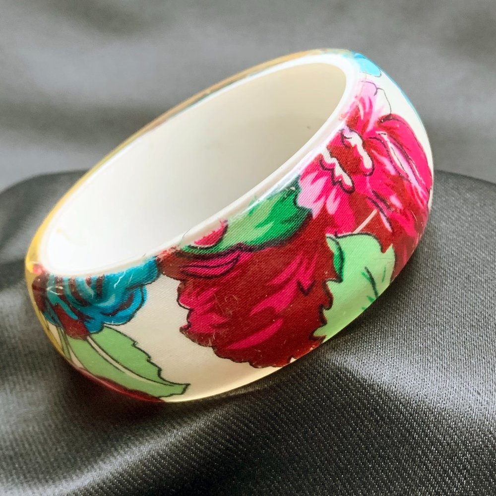 Vintage LUCITE Handpainted Encased Floral Fabric Chunky Bangle Bracelet